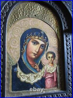 Ancienne icone peinture et laiton vierge et l enfant dans cadre bois sculpté