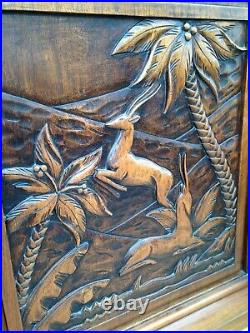 Ancienne paire de PORTEs de BUFFET placard en BOIS chêne SCULPTÉ décor antilope