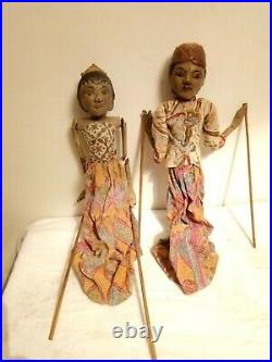 Ancienne paire de marionnettes en bois sculpté. Début du XXème siècle