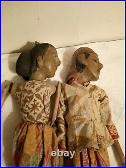 Ancienne paire de marionnettes en bois sculpté. Début du XXème siècle