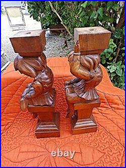 Ancienne paire de personnages du Moyen-Age-en bois sculpté massif- carved wood