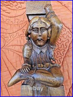 Ancienne paire de personnages du Moyen-Age-en bois sculpté massif- carved wood