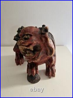 Ancienne sculpture en bois et peint sculpté chien de fo chinois lion chichi