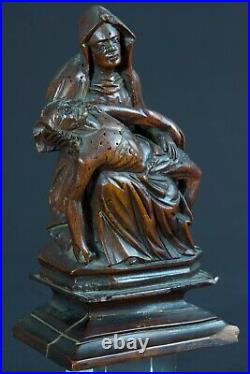 Ancienne statue religieuse Piéta Gothique Vierge de pitié bois sculpté Nord 16e