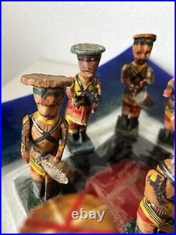 Anciens soldats Jouets Peints en bois sculpté. Très Rare