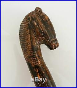 Asie bâton ancien avec pommeau sculpté d'une tête de cheval
