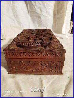 Boîte à couture ancienne sculpté dragon chines