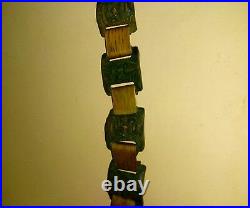 Bracelet ancien en bois sculpte et laiton, tokens
