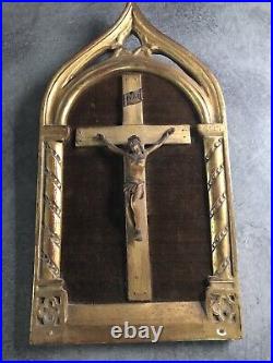 CADRE CRUCIFIX Ancien CHRIST Sur Croix Encadrement Bois Sculpté Doré 31 x 16,7Cm