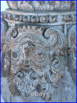Chapiteau de colonne Ceylan ancien monté en lampe, bois sculpté