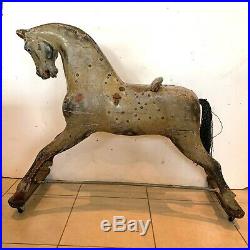 Cheval ancien en bois sculpté polychrome XX siècle