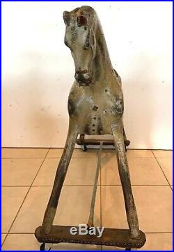 Cheval ancien en bois sculpté polychrome XX siècle