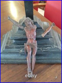 Christ en croix ancien en bois sculpté époque XVIII ème s