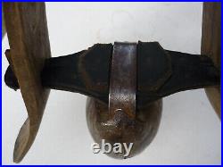 Cloche Sonnaille de chèvre ancienne sculptée NAY
