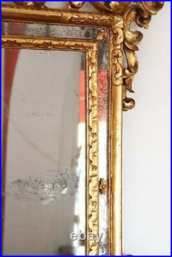 Elégant miroir ancien de style Louis XV à la feuille d'or sculptée et dorée