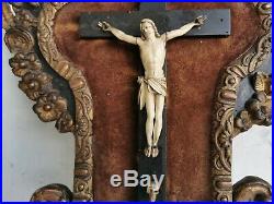 Grand CRUCIFIX XVIIIe 18e Stuc Dore Jesus Corne sculpte Ancien Chretien Art