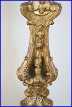 Grand candélabre ancien en bois sculpté doré à la feuille d'or Sec XVII