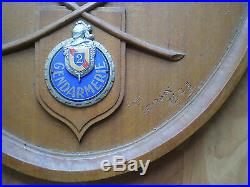 Insigne Gendarmerie Militaire Panneau Bois Sculpte Ancien 1973 Souvenir Carriere