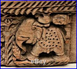 Linteau en bois sculpté ancien, Indes