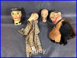 Lot de 4 anciennes marionnettes à gaine de théâtre de Guignol en bois sculpté