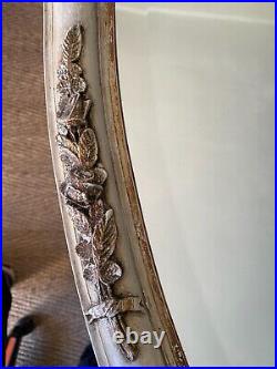 Miroir ovale ancien, art déco, en bois sculpté et glace biseauté. Bon état