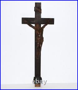 Objet religieux crucifix ancien christ en bois sculpté fin 19e siècle