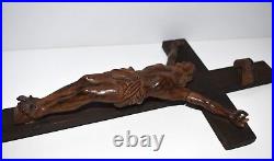 Objet religieux crucifix ancien christ en bois sculpté fin 19e siècle