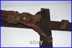 Objet religieux crucifix ancien christ en bois sculpté fin 19e siècle