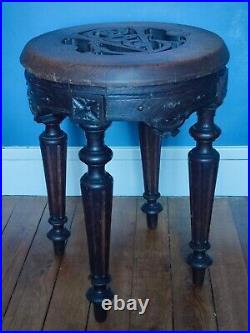 Petit meuble ancien en bois sculpté style Louis XVl