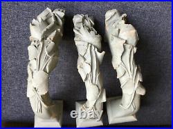 Rare Lot de 3 porte-manteaux tres anciens en bois sculpté motifs roses XVIIIè