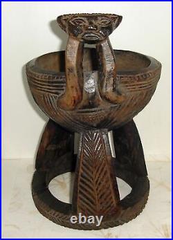 Récipient ancien en bois sculpté Art AFRICAIN KUBA R. D. Congo