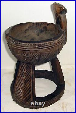 Récipient ancien en bois sculpté Art AFRICAIN KUBA R. D. Congo