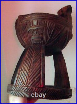 Récipient ancien en bois sculpté Art AFRICAIN KUBA R. D. Congo