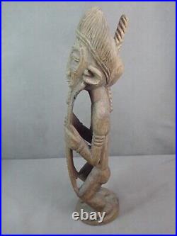 STATUE en bois sculptée ancienne AFRIQUE NOIRE. LE BARBU
