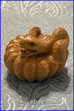 Sculpture japonaise en bois sculpté Netsuke ancienne sneak animal inro ojime