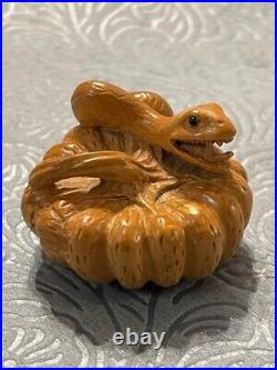 Sculpture japonaise en bois sculpté Netsuke ancienne sneak animal inro ojime