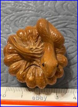 Sculpture japonaise en bois sculpté Netsuke ancienne sneak animal inro ojime