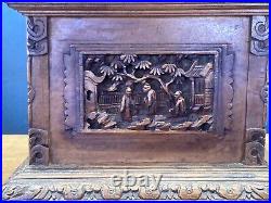 Superbe Boîte à bijoux chinoise ancienne en bois sculpté de Canton, XIXe siècle