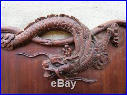Superbe ancien plateau en bois sculpté à décor de dragons Chine ou Indochine
