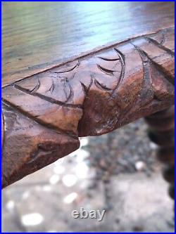 Tabouret ancien en bois sculpté